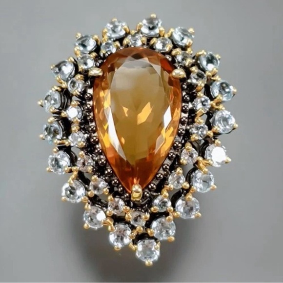 Jewelry - Elegant Gold and Silver Teardrop Gemstone Ring